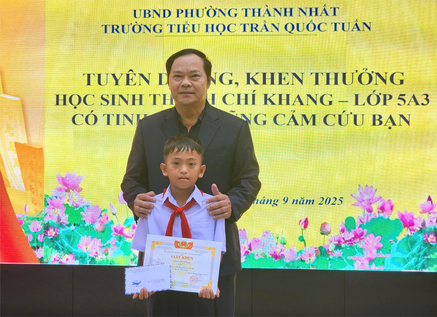 Biểu dương 'người hùng nhí' trong vụ thảm án tại Đắk Lắk - Ảnh 5. Biểu dương 'người hùng nhí' trong vụ thảm án tại Đắk Lắk - Ảnh 5.