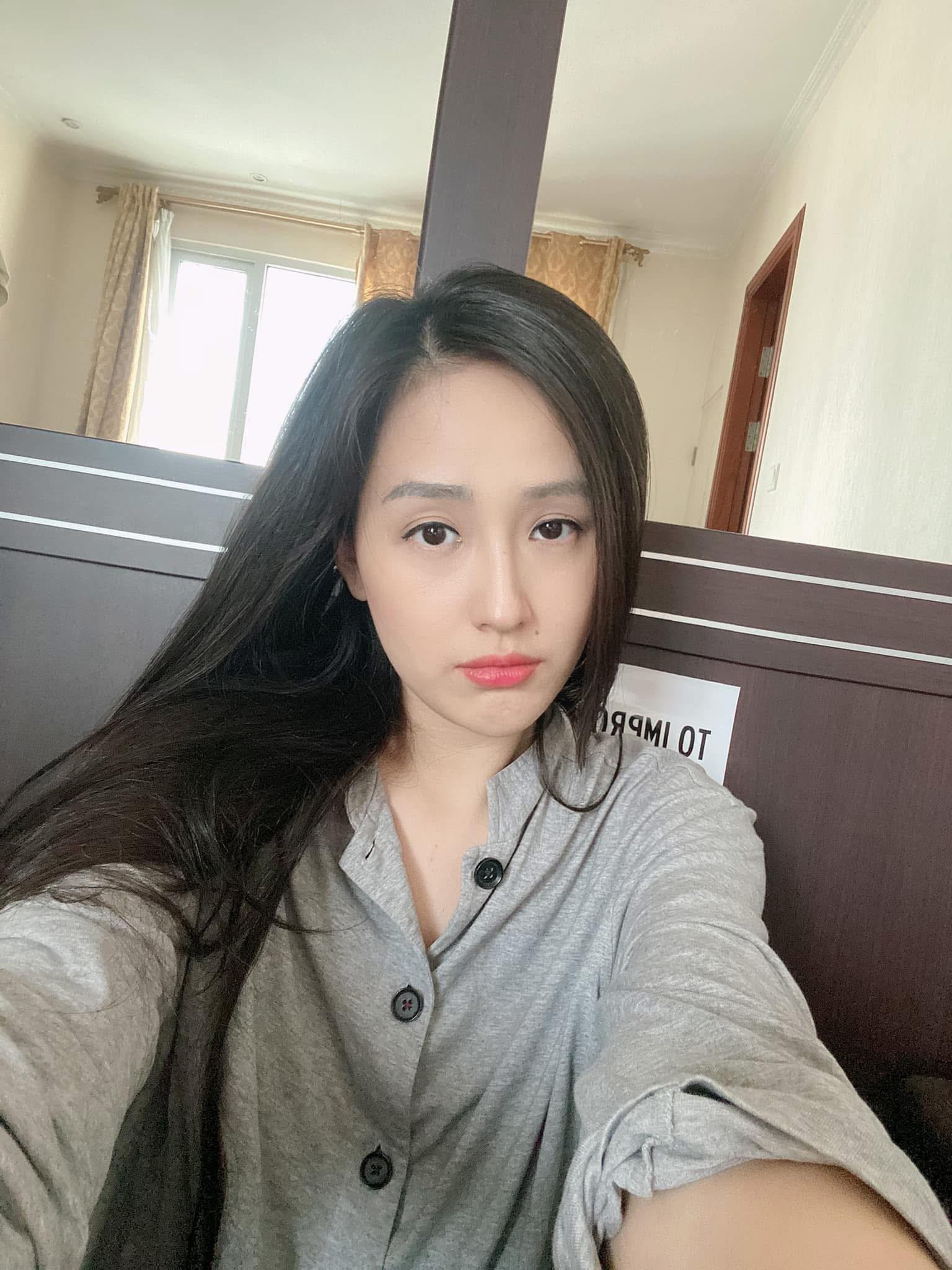 Mỹ nhân có số đo vòng 1 khủng nhất Vbiz: Lao đao mỗi khi lên sóng truyền hình, sắc vóc trồi sụt bất thường - Ảnh 15. Mỹ nhân có số đo vòng 1 khủng nhất Vbiz: Lao đao mỗi khi lên sóng truyền hình, sắc vóc trồi sụt bất thường - Ảnh 15.