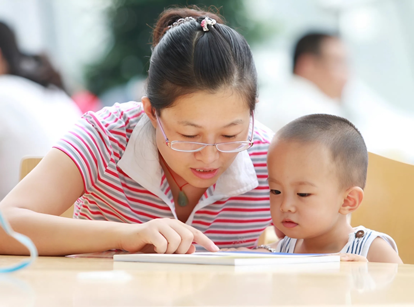 Nghiên cứu phát hiện: Cha mẹ làm 3 nhóm nghề này, con lớn lên dễ kiếm được nhiều tiền hơn! - Ảnh 1.
