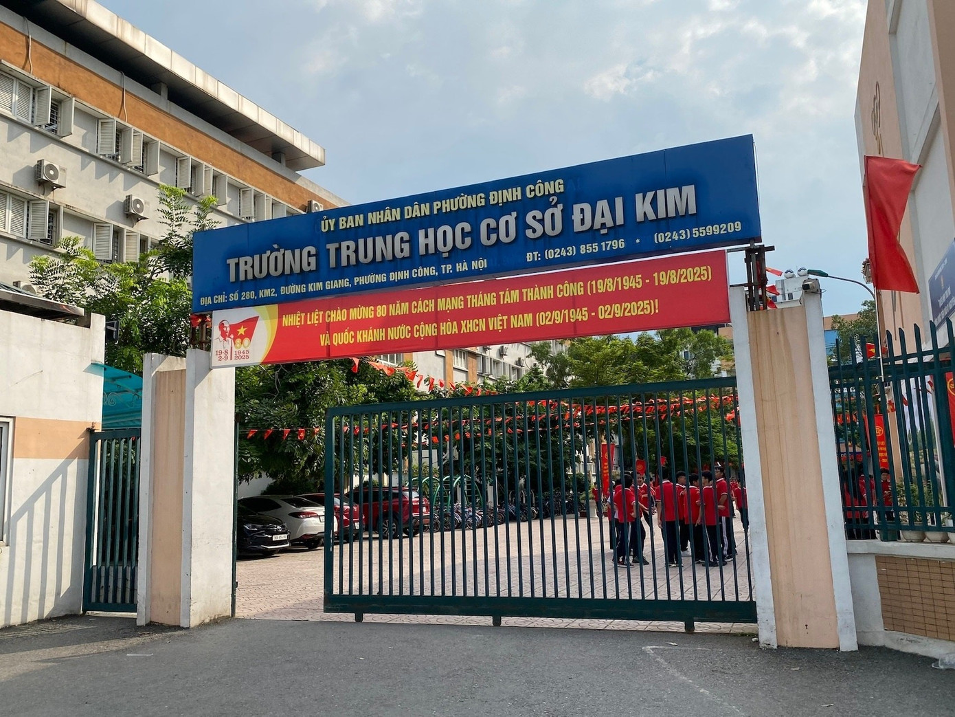 Khi những tấm rèm khép lại trong lớp học - Ảnh 1.