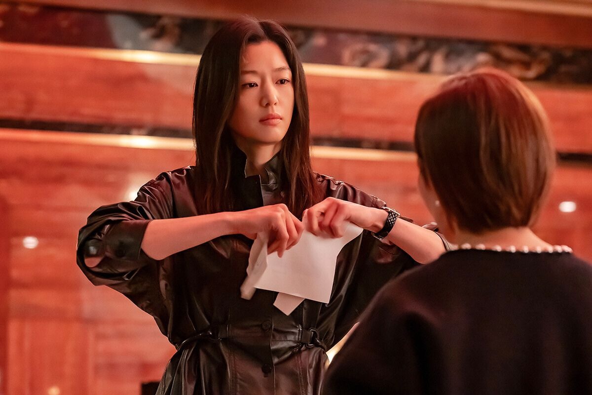 jun-ji-hyun-giong-to-1758597530329424529116-1758617136910-17586171370081289820121.jpg