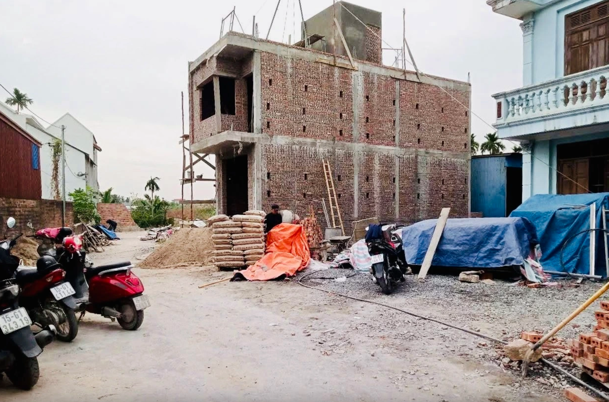 Vụ xây nhầm nhà trên đất người khác: Động thái mới nhất của người xây nhầm - Ảnh 3.