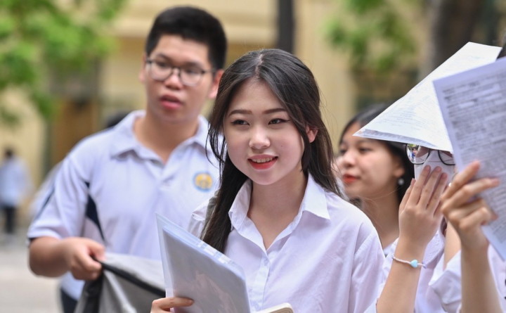 Loạt trường đại học kéo dài thời gian xét tuyển bổ sung đến tháng 10 - Ảnh 1.