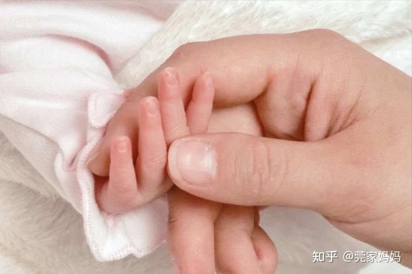 Thứ nhỏ xíu nhưng lại khiến nhiều mẹ sợ hãi: Làm sao để chăm sóc thứ bé tí nhưng lớn nhanh như thổi này?- Ảnh 4.