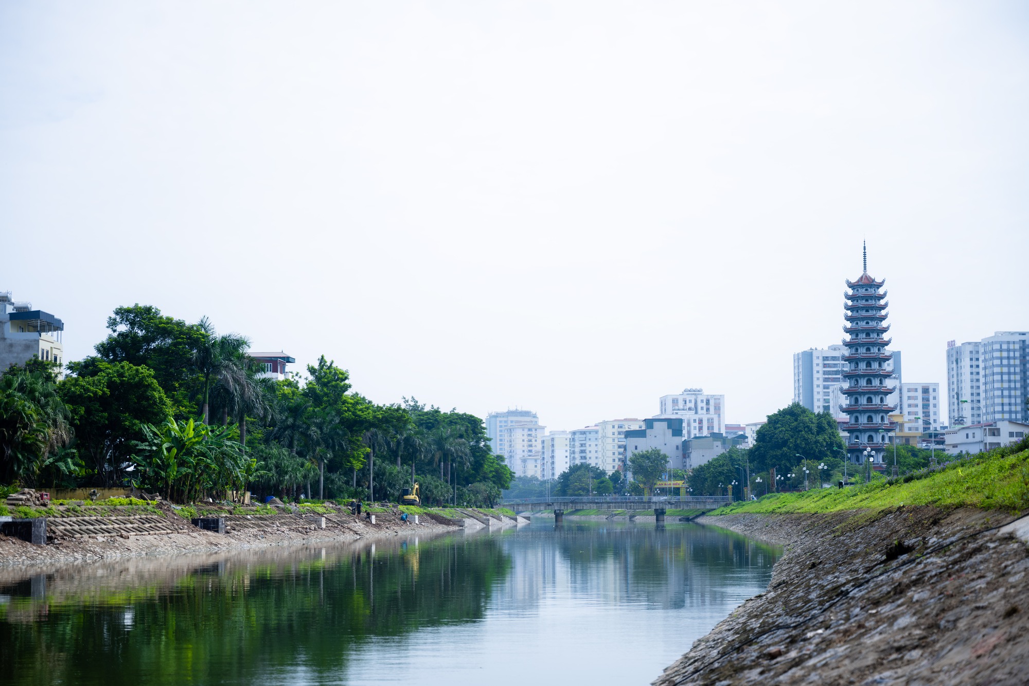 Cận cảnh đập dâng đầu tiên mang nguồn nước bổ cập mới cho sông Tô Lịch &quot;hồi sinh&quot; - Ảnh 14.