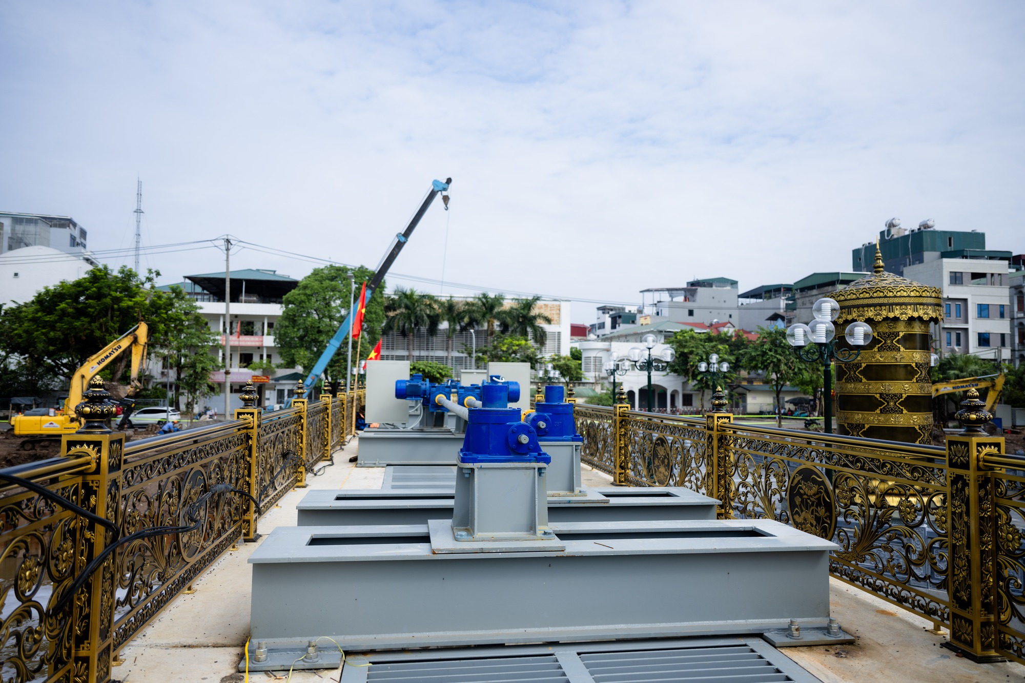 Cận cảnh đập dâng đầu tiên mang nguồn nước bổ cập mới cho sông Tô Lịch &quot;hồi sinh&quot; - Ảnh 11.