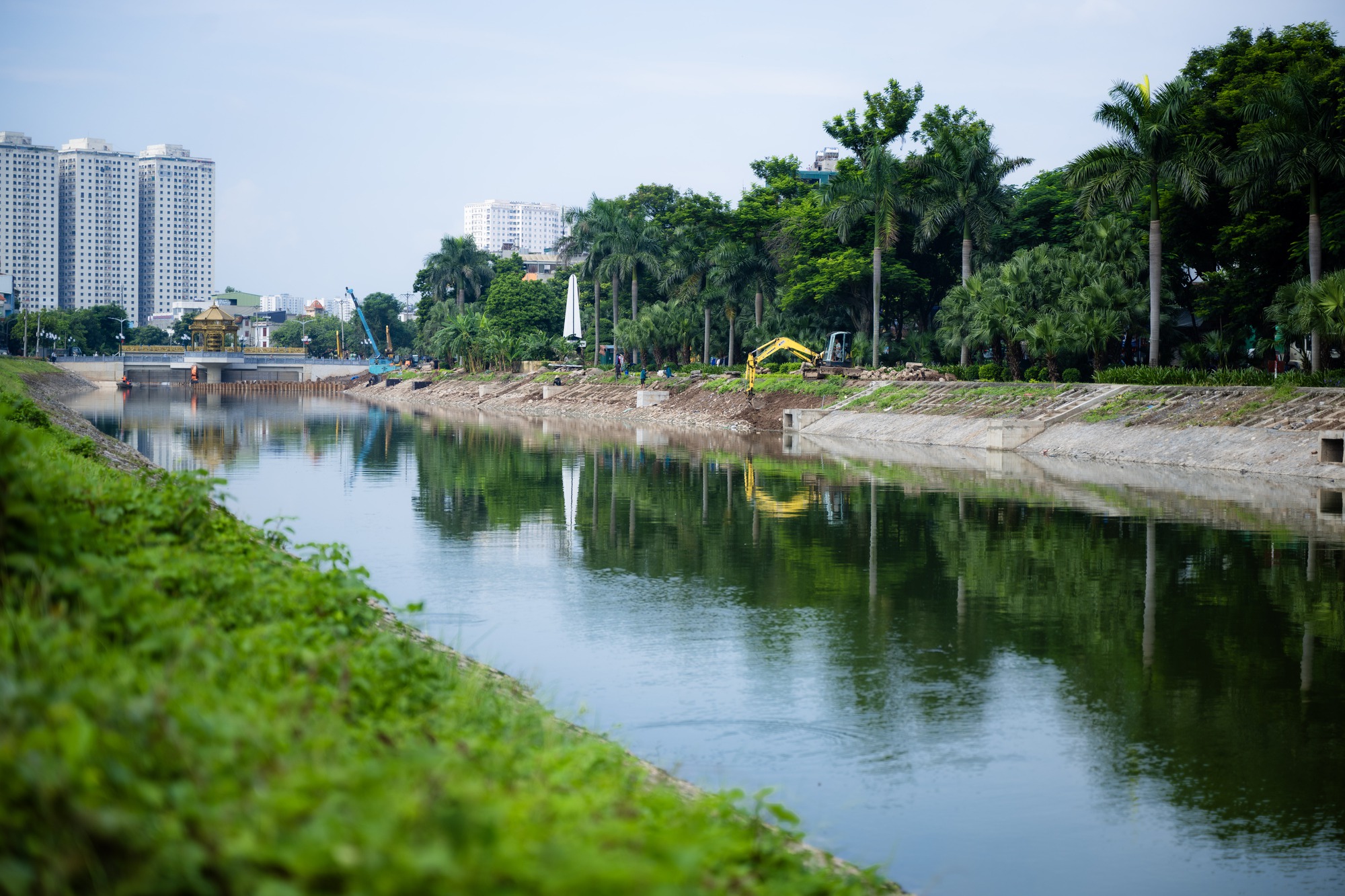 Cận cảnh đập dâng đầu tiên mang nguồn nước bổ cập mới cho sông Tô Lịch &quot;hồi sinh&quot; - Ảnh 9.