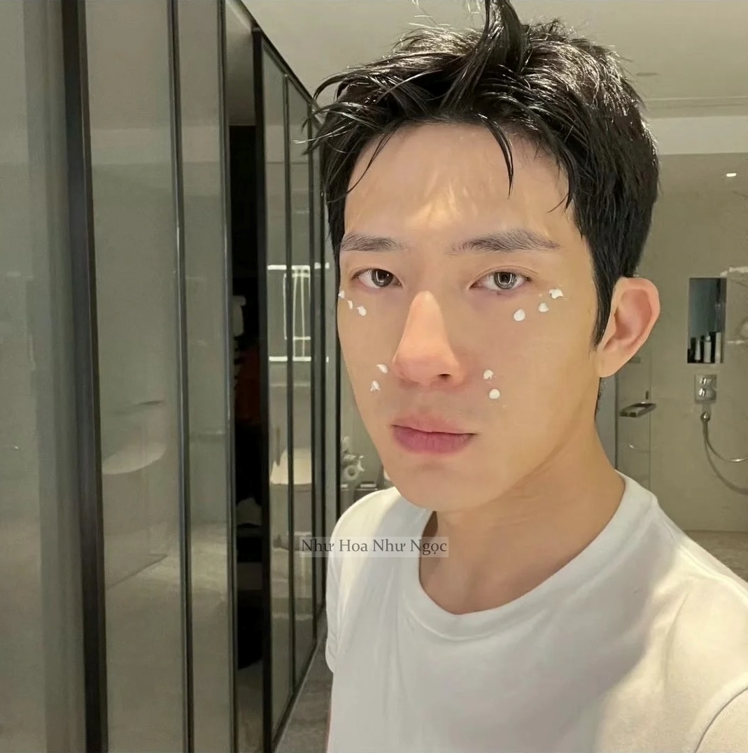 Cách dùng kem dưỡng mắt &quot;thần thánh&quot; đang khiến cả mạng xã hội xứ Trung sôi sục - Ảnh 2.