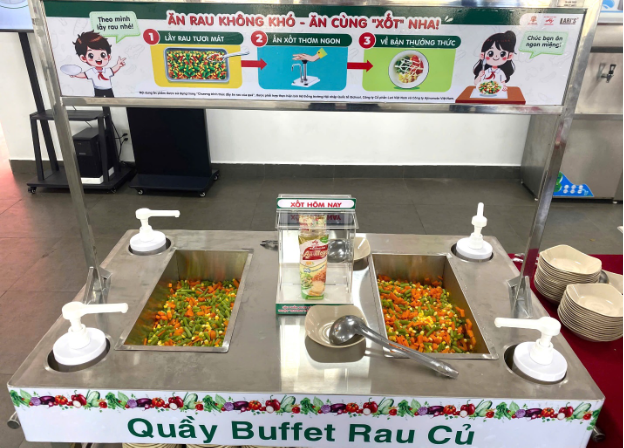 Quầy buffet rau của Dự án Bữa ăn học đường – góc nhỏ nuôi lớn thói quen lành mạnh - Ảnh 2.