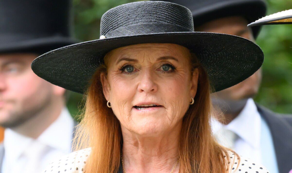 Bị &quot;cạch mặt&quot; khỏi đám cưới Hoàng gia, cựu Công nương Sarah Ferguson lộ bản chất thật: &quot;Không xứng đáng!&quot;- Ảnh 1.