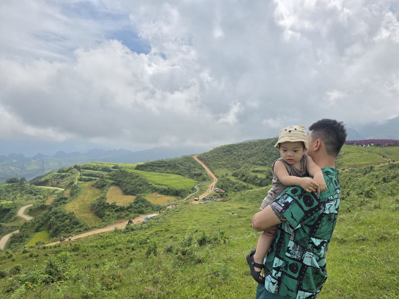 Chuyến x&ecirc; dịch 