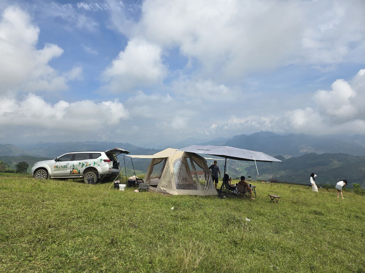 Chuyến x&ecirc; dịch 