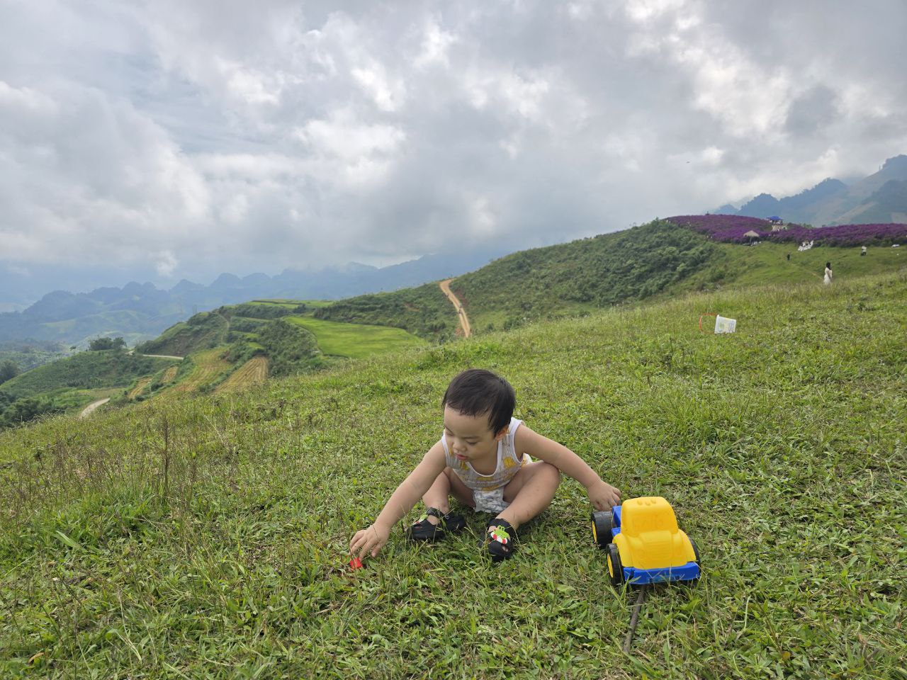 Chuyến x&ecirc; dịch 