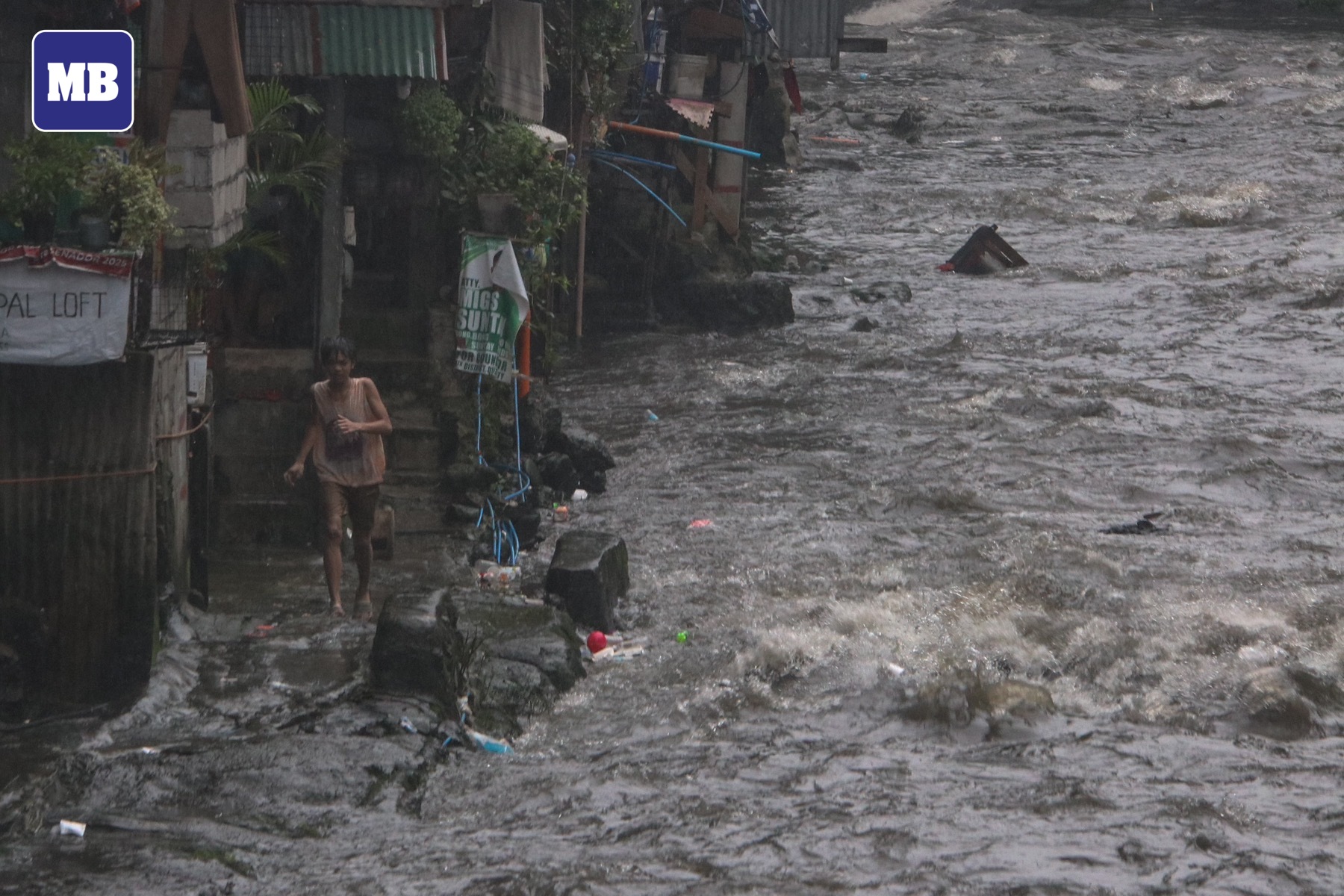 Cảnh tượng đổ nát ở Philippines sau bão Bualoi: Ít nhất 4 người chết, hàng chục nghìn dân phải sơ tán - Ảnh 14.