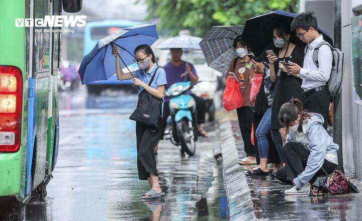 Thời tiết 27/9: Bão số 10 Bualoi mạnh lên trên Biển Đông, Nghệ An-Đà Nẵng mưa to - Ảnh 1.
