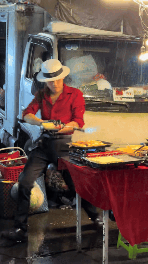 ezgif-79db1ee89d7961-1758853482822-17588534843301605824852.gif