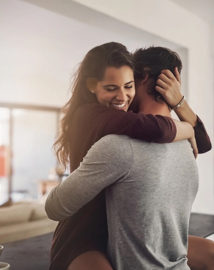 happy-couple-hug-home-love-1110283796d1d54-16191880-1758865162802-1758865162866151601989.jpeg