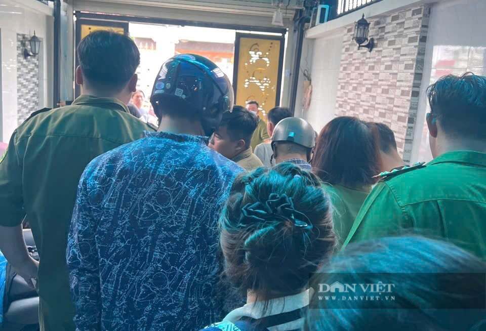Vụ nghi vỡ hụi hơn 200 tỷ đồng ở TP.HCM: Cả trăm hụi viên &quot;ăn dầm nằm dề, nằm lăn lóc&quot; van xin suốt 3 ngày vẫn trắng tay - Ảnh 4.