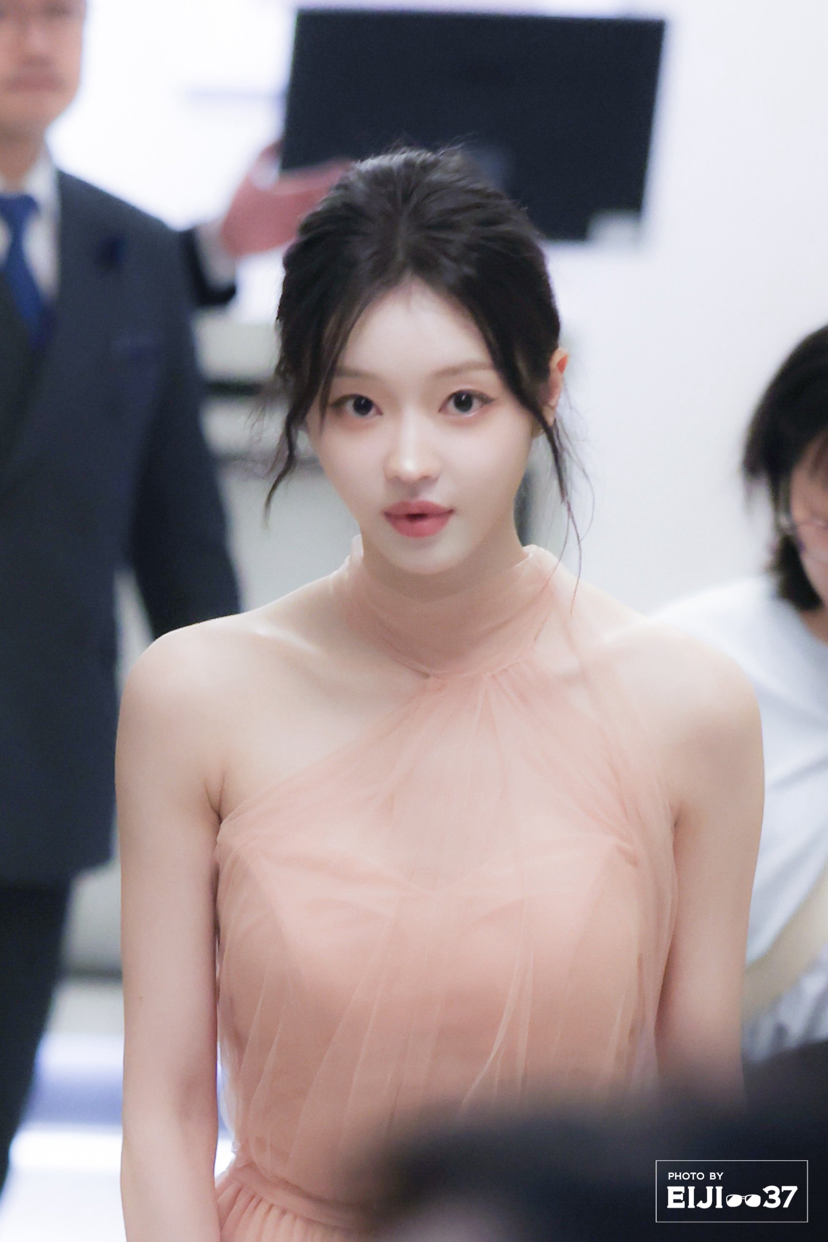 250917-yooa-at-busan-international-festival-film-opening-ceremony-documents-1-1758946568004-17589465684181542599623.jpeg