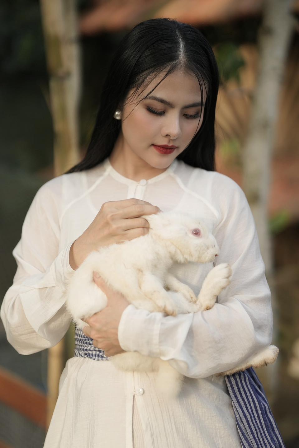 Nữ nghệ sĩ trẻ đẹp là CEO sở hữu spa làm đẹp, khu du lịch sinh thái 50.000m2, sinh 4 con cho đại gia - Ảnh 2.