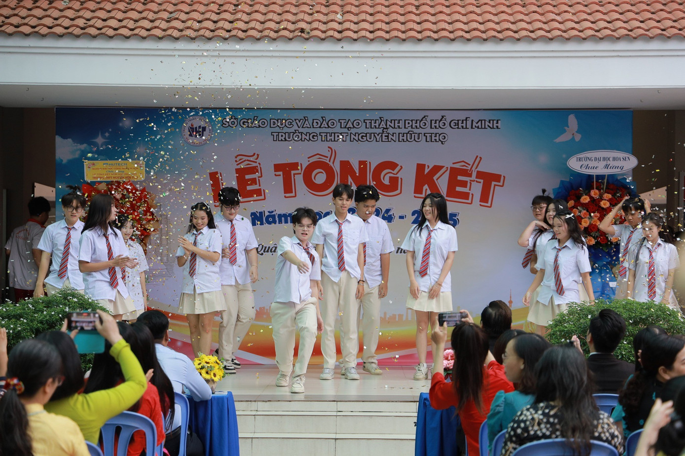 Sở GD&ĐT TPHCM lập đoàn kiểm tra 'lạm thu' ở hàng loạt trường học - Ảnh 1.