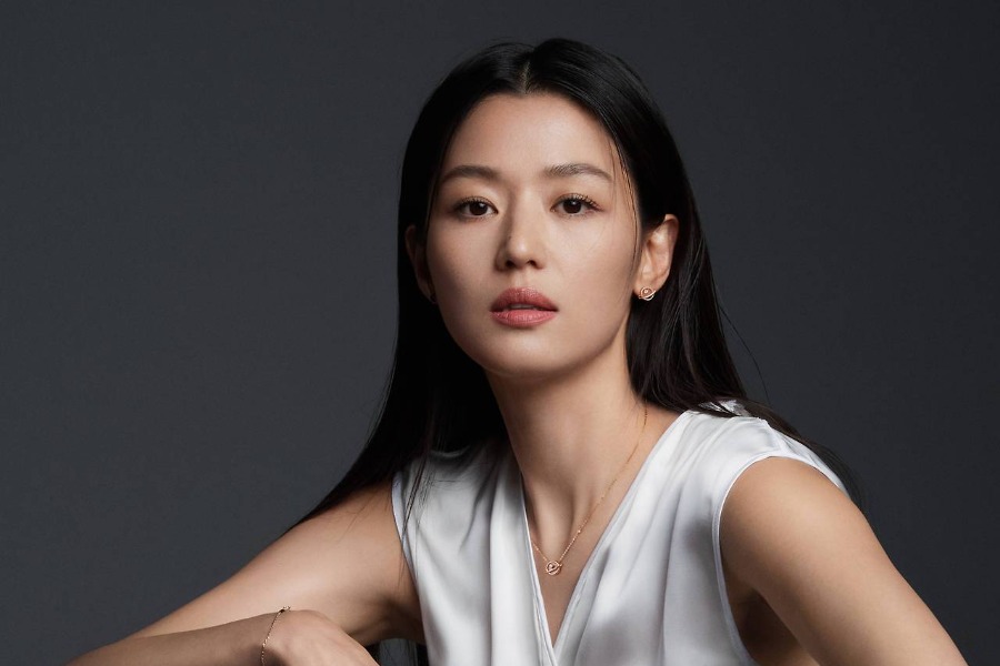 jun-ji-hyun-17588706385091030435505-1758945007349-1758945007692174335473.jpg