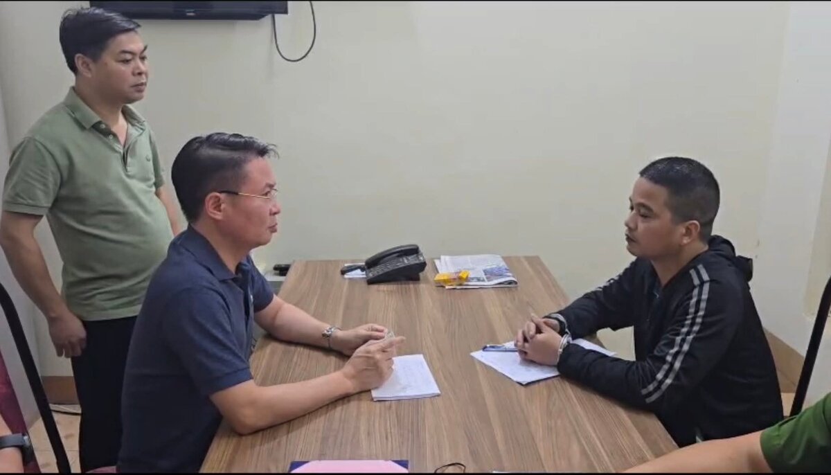 Vụ chồng sát hại vợ và 2 người đàn ông: Xóm trọ bàng hoàng cảnh nạn nhân ôm ngực đẫm máu lao vào sân trọ trước khi gục ngã - Ảnh 1.