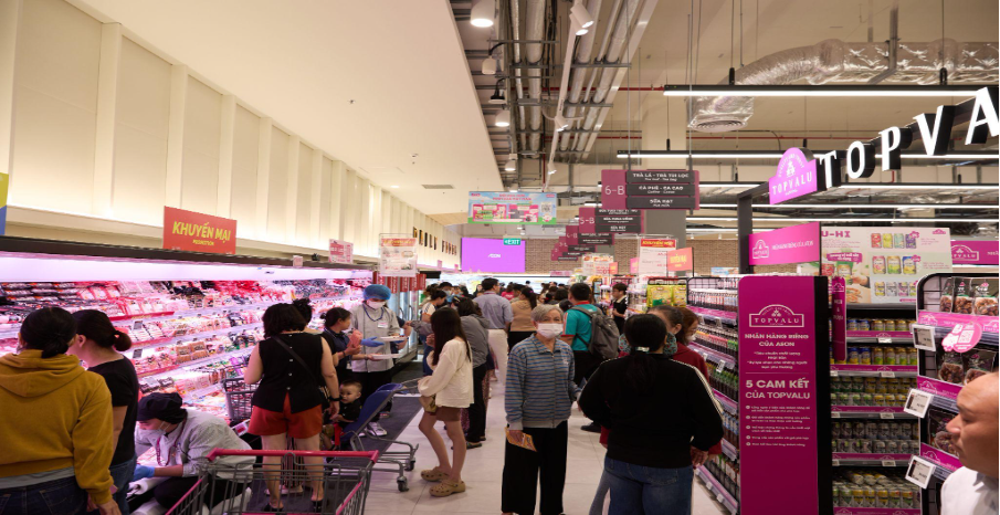 AEON Tân An đón hàng ngàn lượt khách sau khi mở cửa - Ảnh 2.