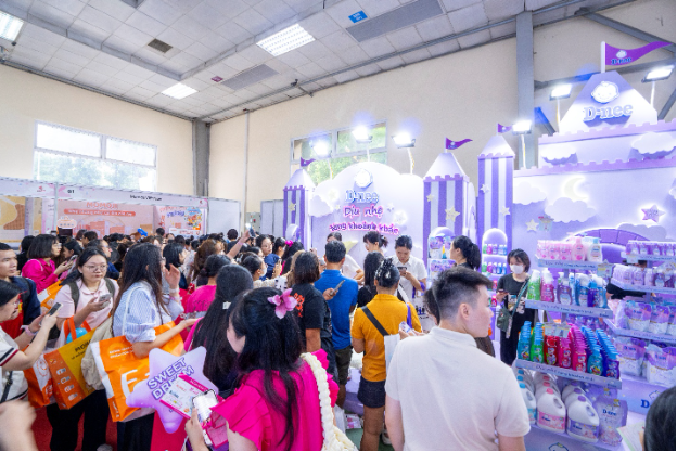 Triển lãm Vietbaby Hanoi 2025 đón hàng nghìn lượt khách tham quan - Ảnh 1.