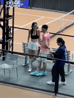 &quot;Tóm dính&quot; doanh nhân Đức Phạm dính như sam bên một Á hậu Vbiz trên sân pickleball - Ảnh 3.