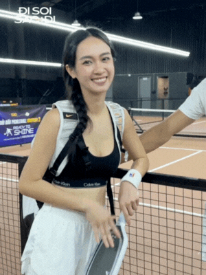 &quot;Tóm dính&quot; doanh nhân Đức Phạm dính như sam bên một Á hậu Vbiz trên sân pickleball - Ảnh 1.