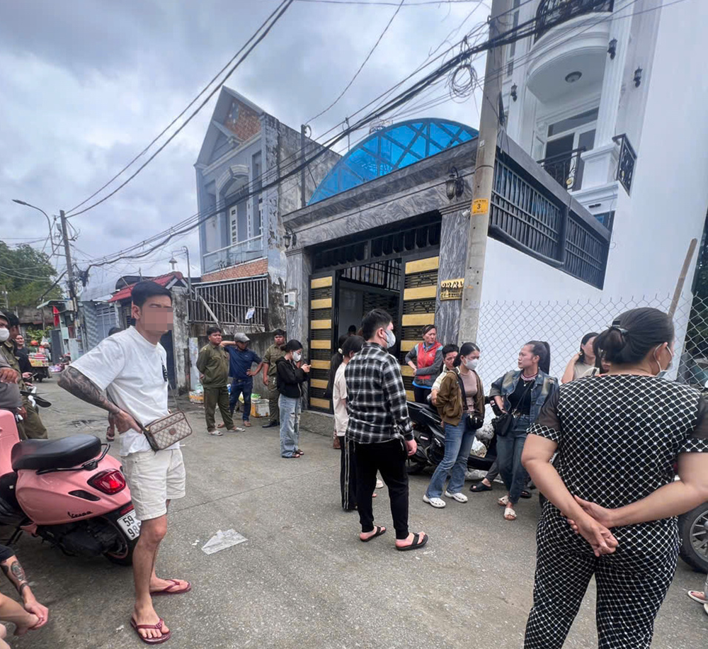 Vụ nghi vỡ hụi hơn 200 tỷ đồng ở TP.HCM: Cả trăm hụi viên &quot;ăn dầm nằm dề, nằm lăn lóc&quot; van xin suốt 3 ngày vẫn trắng tay - Ảnh 1.