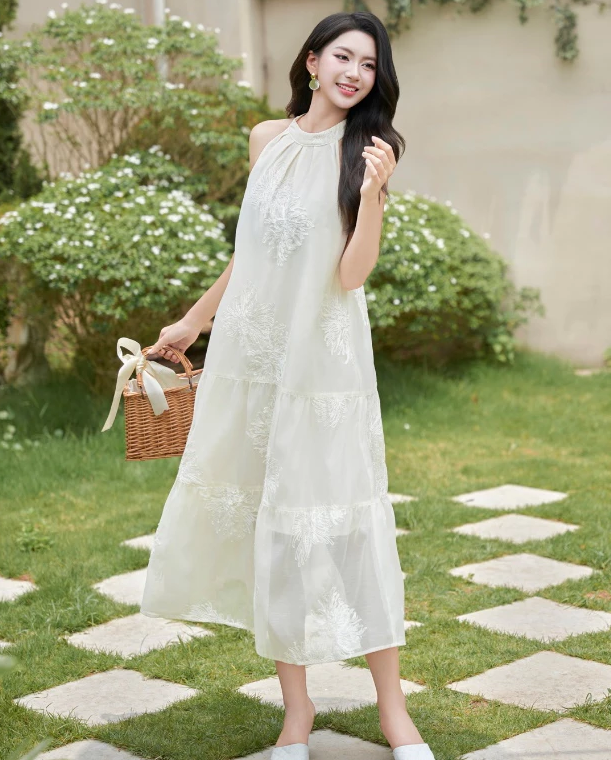 Xuất hiện sau tin bầu bí, Nhã Phương gây &quot;sốt&quot; với váy trắng cổ yếm tinh khôi- Ảnh 5.