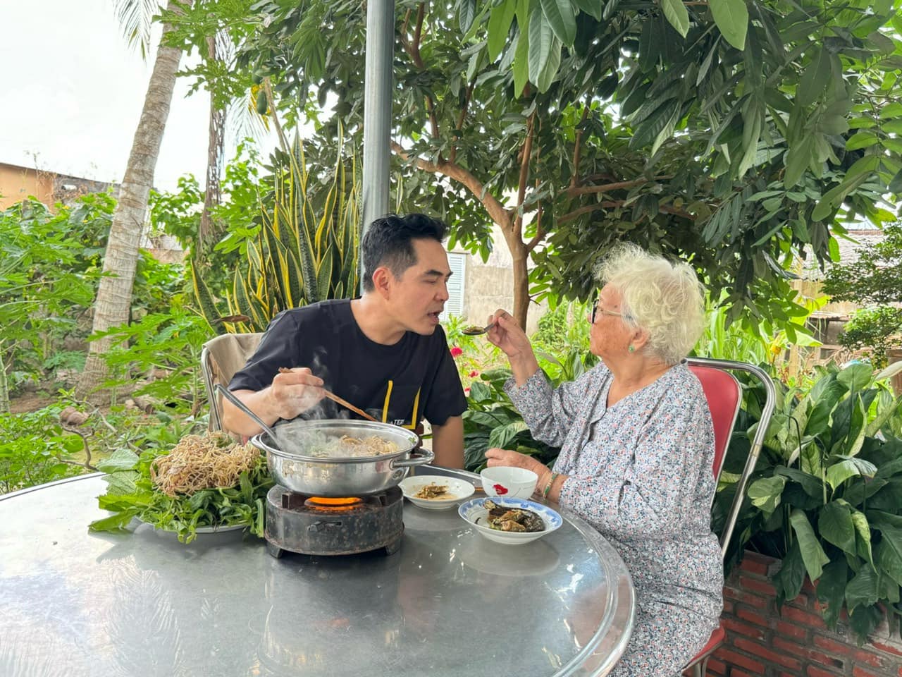 Tuổi 52 cực phong độ của &quot;ông trùm đại gia Vĩnh Long&quot; được Cát Tường công khai gọi &quot;ông xã&quot;- Ảnh 6.