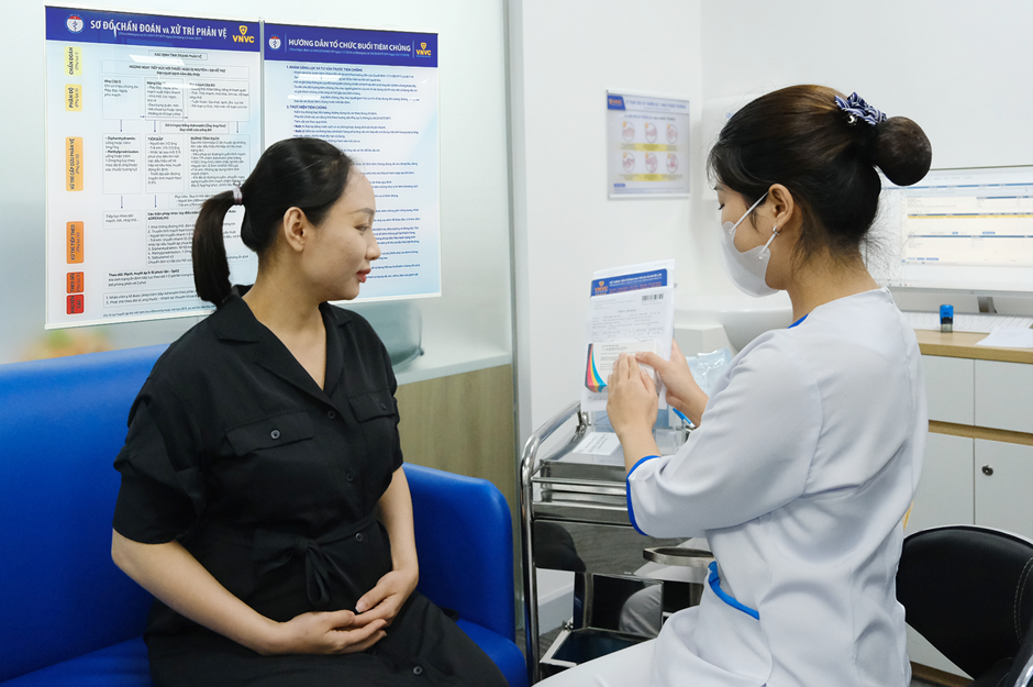 Việt Nam lần đầu có vắc xin phòng virus hợp bào hô hấp RSV, tiêm cho mẹ bầu bảo vệ trẻ sơ sinh- Ảnh 1.