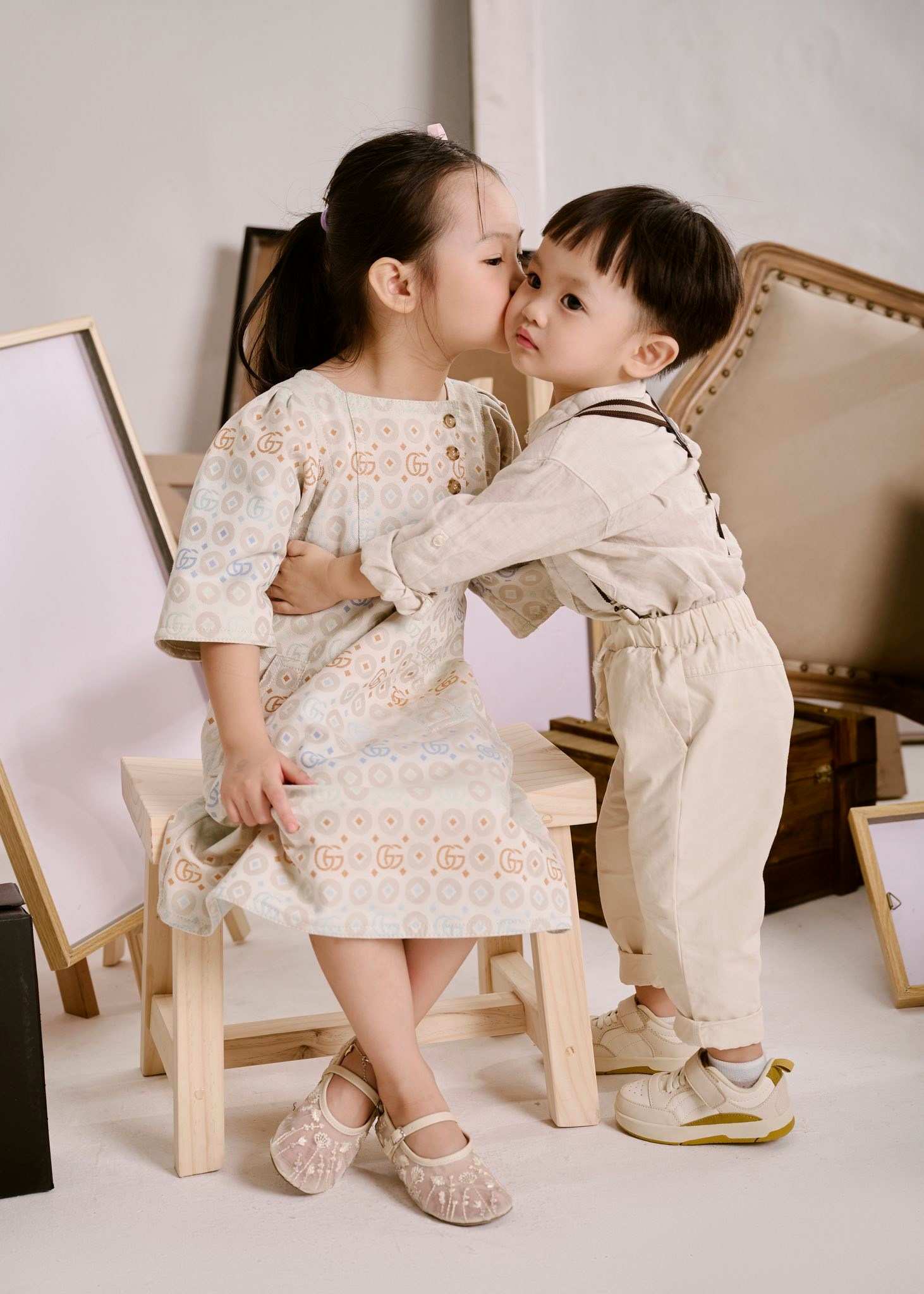Mê cái cách cậu út Sutin quan tâm chị Suchin bị ốm, bố Cường Đô La - mẹ Đàm Thu Trang dạy con khéo ghê!- Ảnh 6.