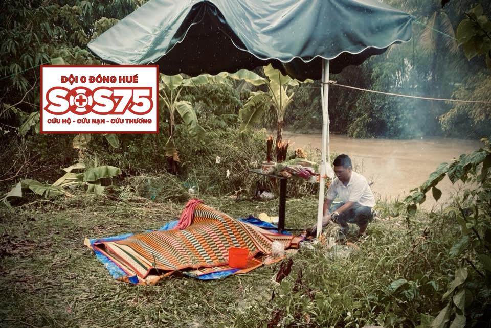 Đã tìm thấy thi thể người vợ mất tích khi chạy lũ cùng chồng ở Huế, hoàn cảnh khiến nhiều người xót xa - Ảnh 1.