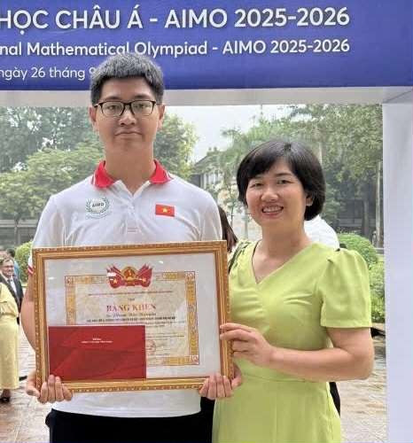 Mẹ của nam sinh Huy chương Vàng AIMO chia sẻ bí quyết dạy con giỏi Toán - Ảnh 2.