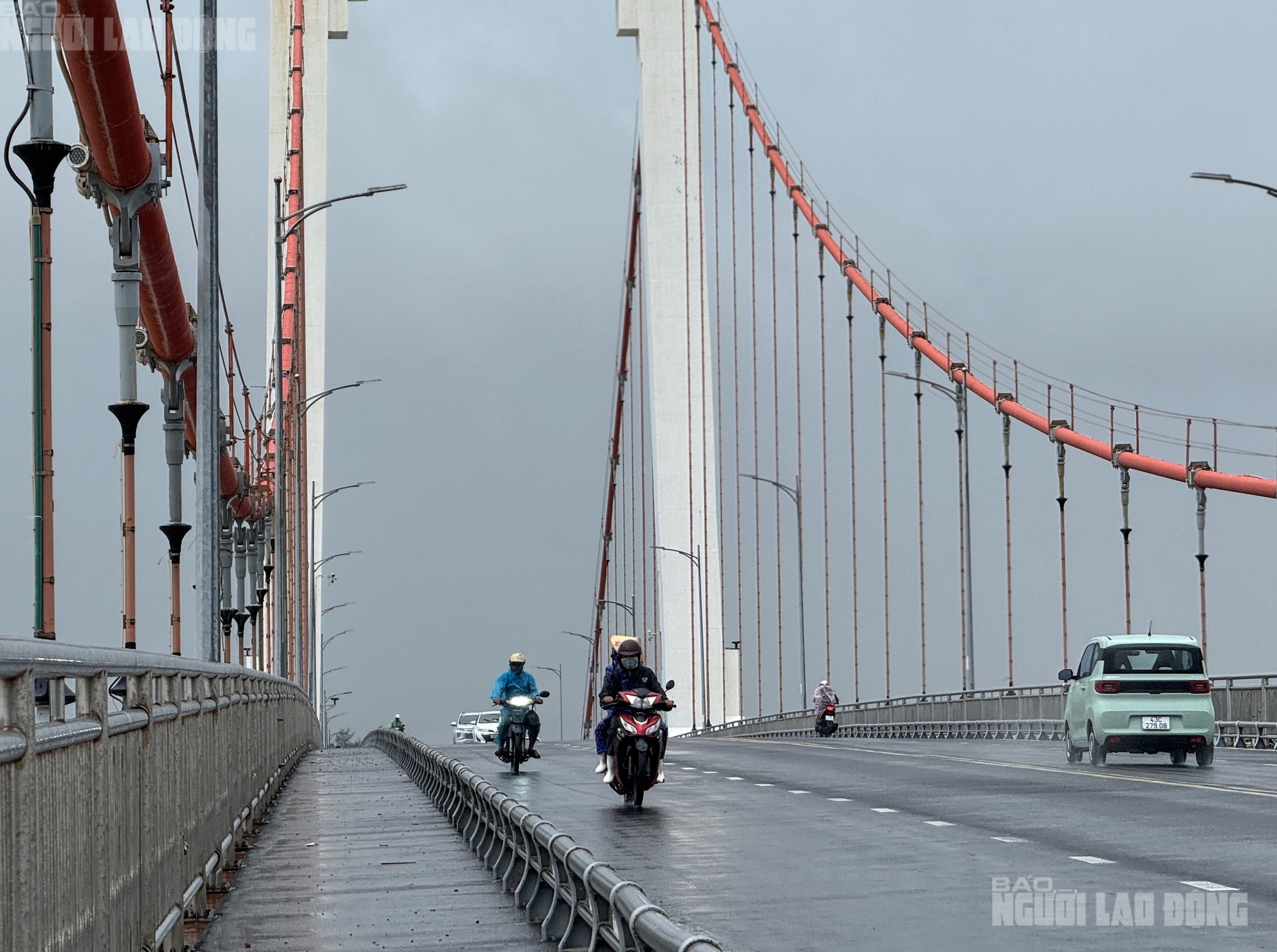 Đà Nẵng mưa lớn do bão số 10 Bualoi , gió rít nhẹ ảnh hưởng đến thành phố - Ảnh 2.