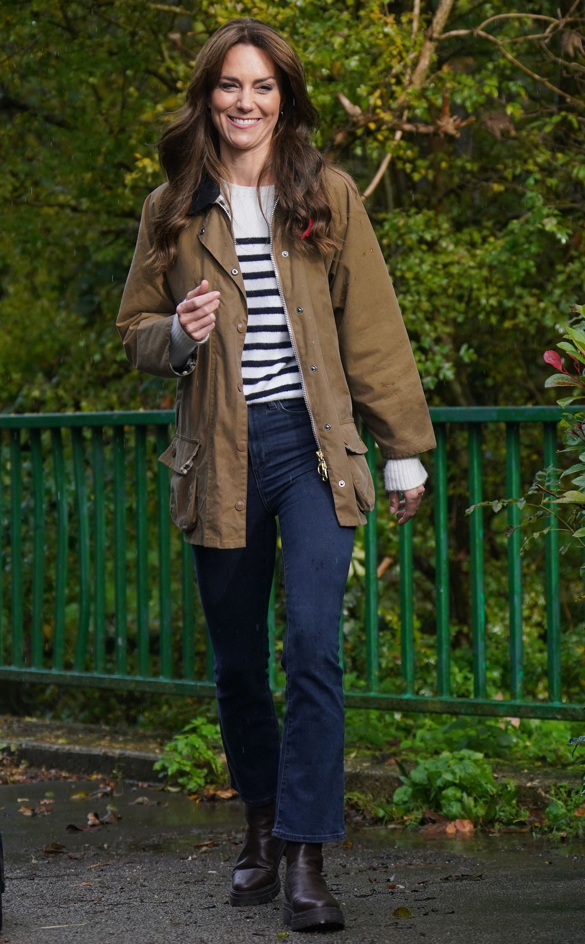 britains-catherine-princess-of-wales-takes-part-in-a-dad-news-photo-1758558690-1758950284000151940230-1759021689133-1759021694255729158112.jpg