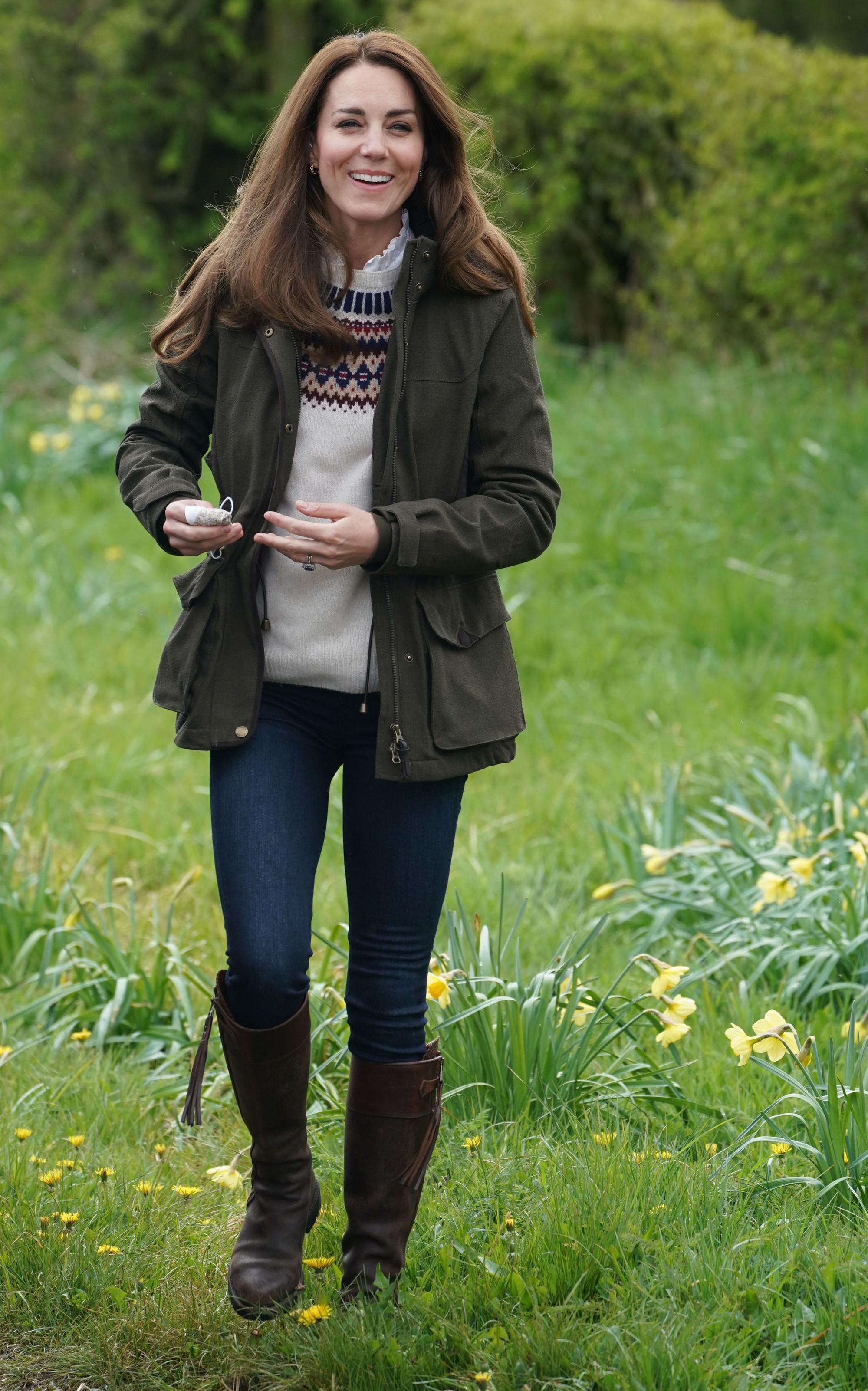 catherine-duchess-of-cambridge-during-a-visit-to-manor-farm-news-photo-1758559295-1758950329065421233411-1759021697686-17590216977872017437095.jpg