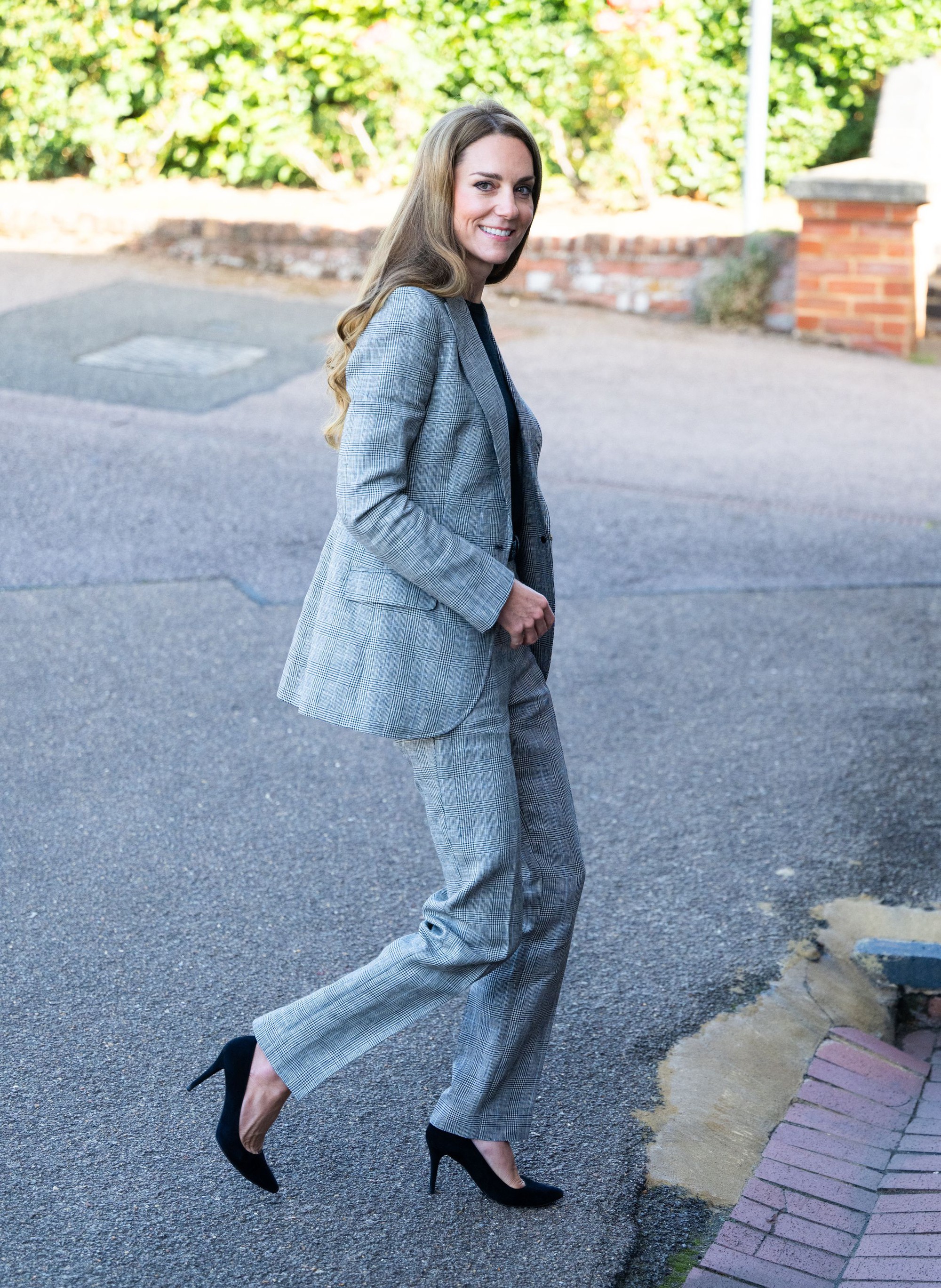catherine-princess-of-wales-visits-sudbury-silk-mills-on-news-photo-1758554393-1758950946379915596133-1759021737851-1759021738268222506015.jpg