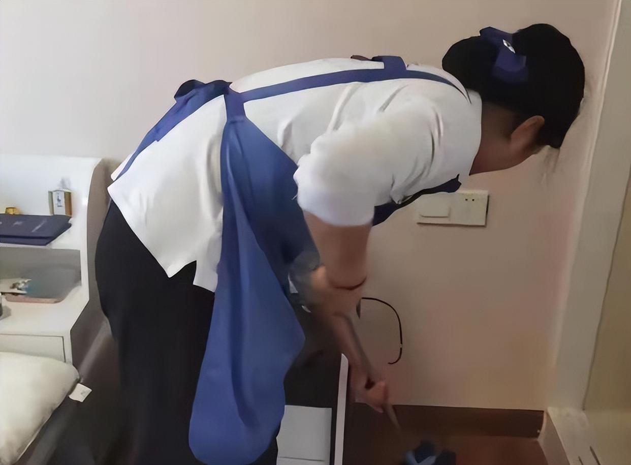 Chi 1,3 tỷ thuê bảo mẫu cao cấp 3 năm, con trai mở miệng nói &quot;Con không cần mẹ&quot; khiến nữ giám đốc suy sụp giữa đêm- Ảnh 2.