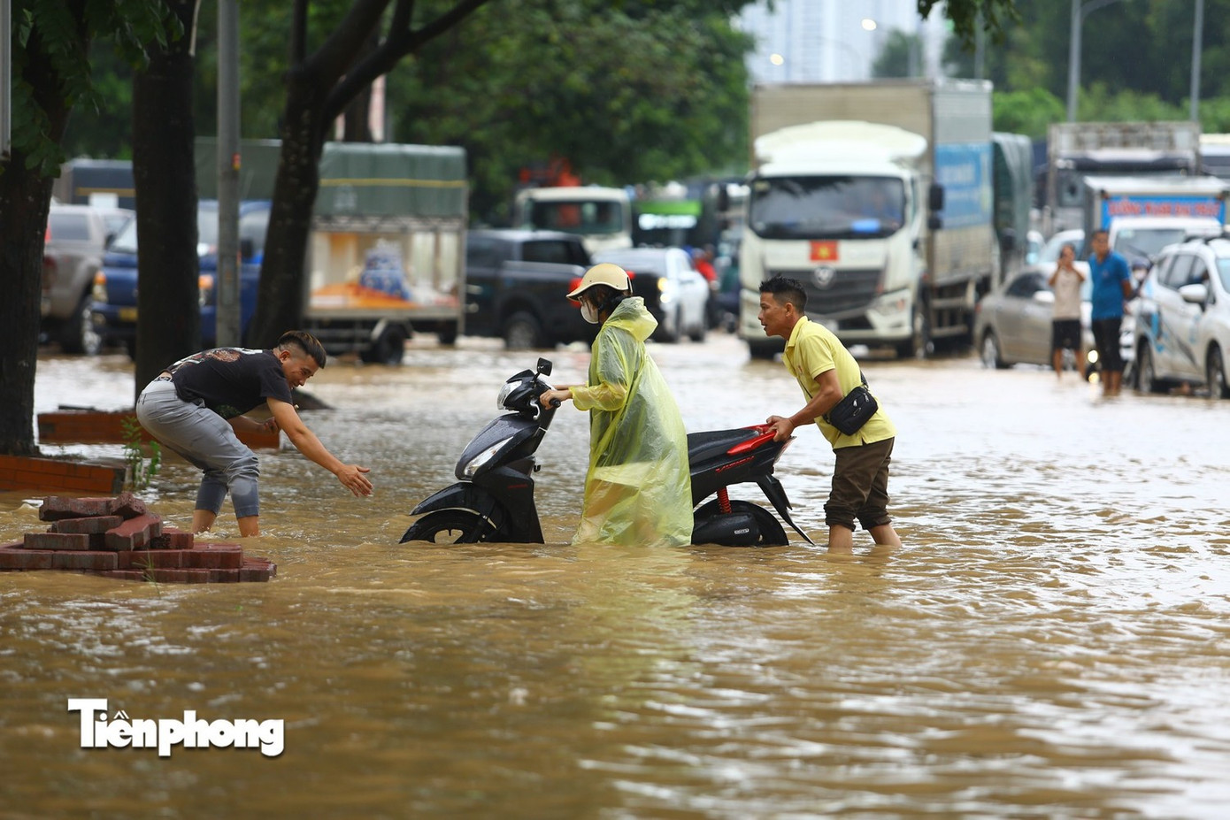 Hà Nội có thể mưa trên 350mm, nguy cơ ngập lụt diện rộng - Ảnh 1.