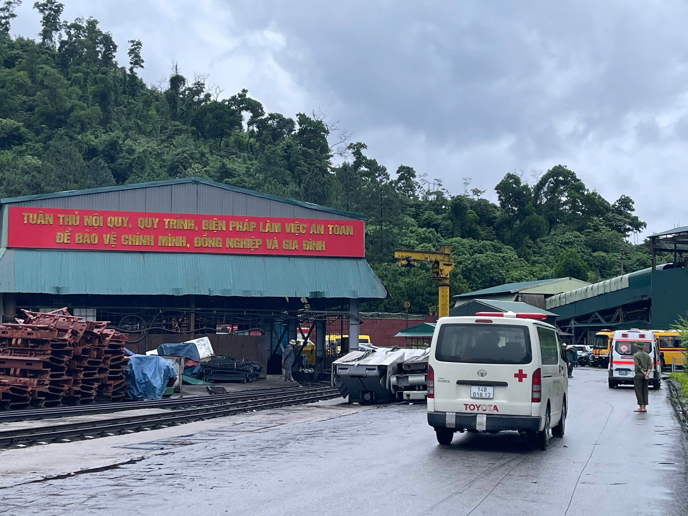 Năm công nhân thương vong trong sự cố khí hầm lò ở Quảng Ninh - Ảnh 1.