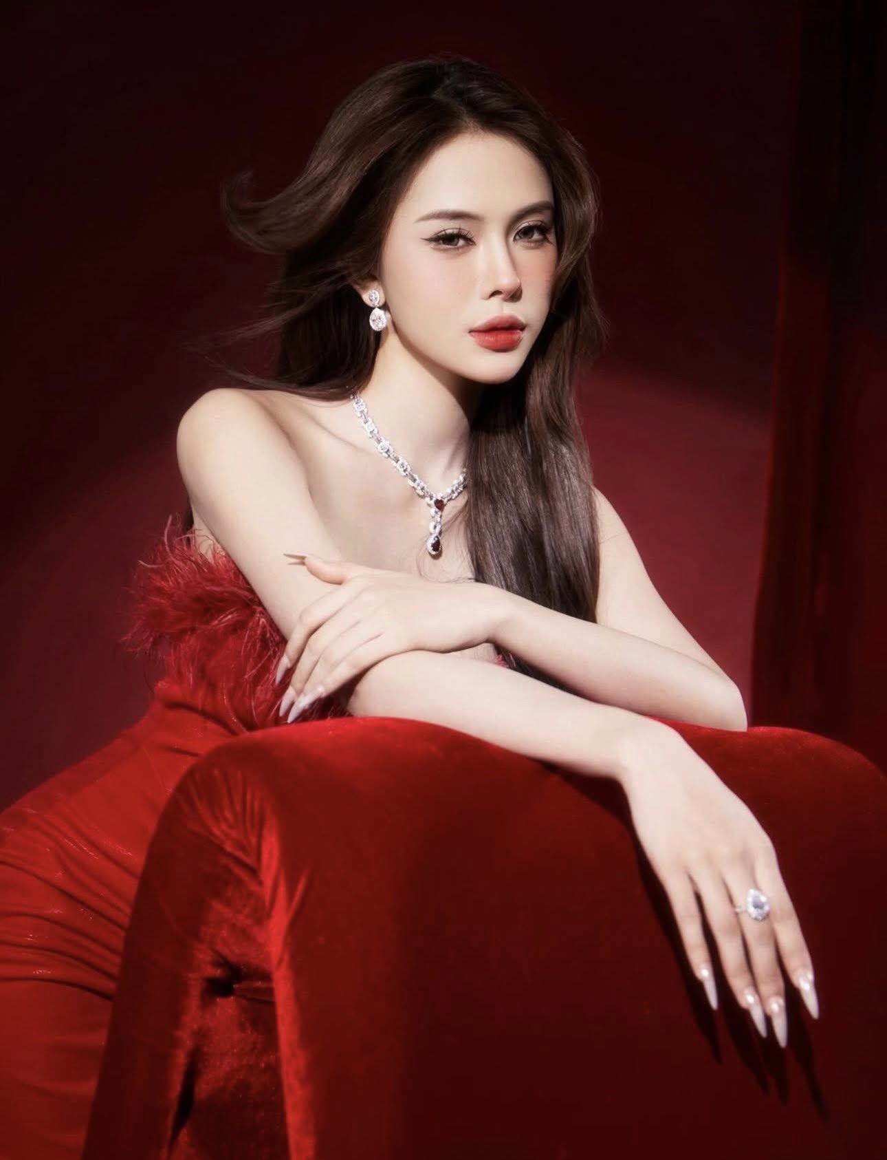 Lộ diện &quot;phú bà sang chảnh&quot; Hà Môi: Tổ chức tiệc sinh nhật &quot;sương sương&quot; 2 tỷ, rảnh là tậu kim cương khủng- Ảnh 5.