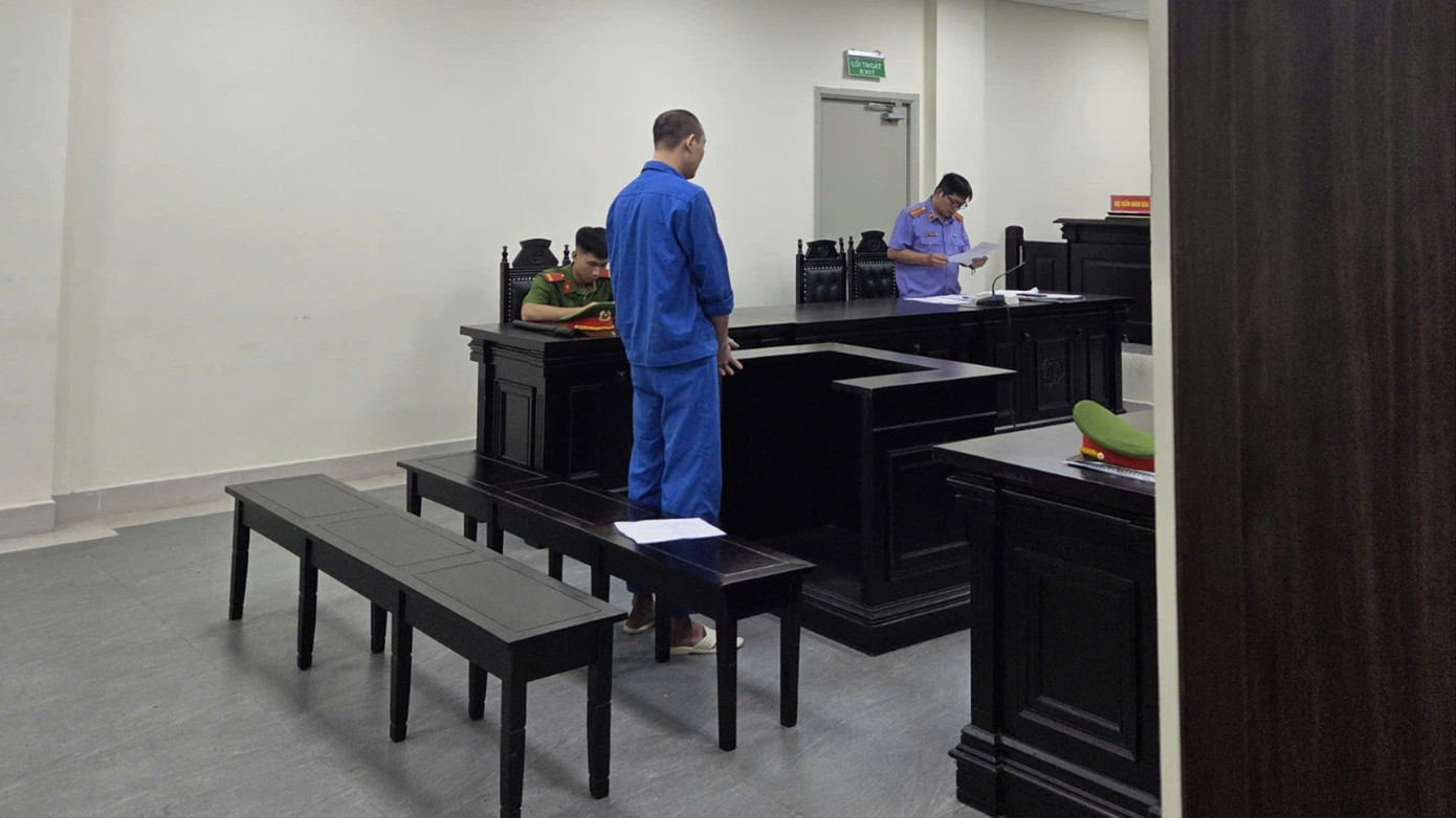 Đâm vợ 11 nhát dao khi phát hiện tin nhắn xưng 'vợ, chồng' với người lạ - Ảnh 1.
