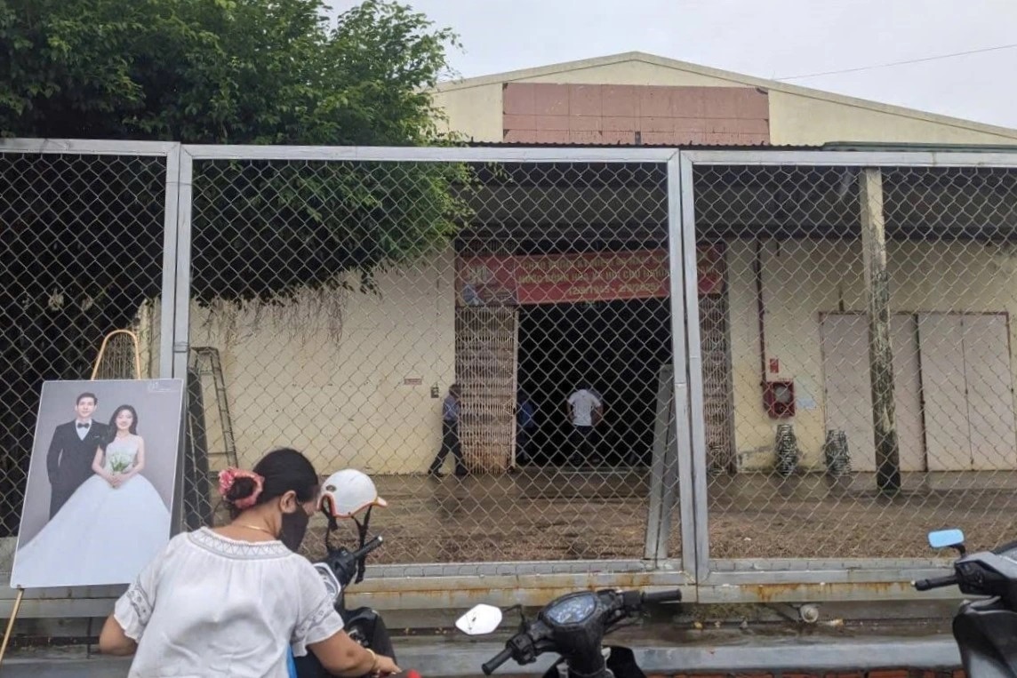Cô dâu ở Đà Nẵng nói về khoảnh khắc cả thôn &quot;hộ tống&quot; 80 mâm cỗ trong 30 phút khi bão cuốn cả rạp cưới - Ảnh 3.
