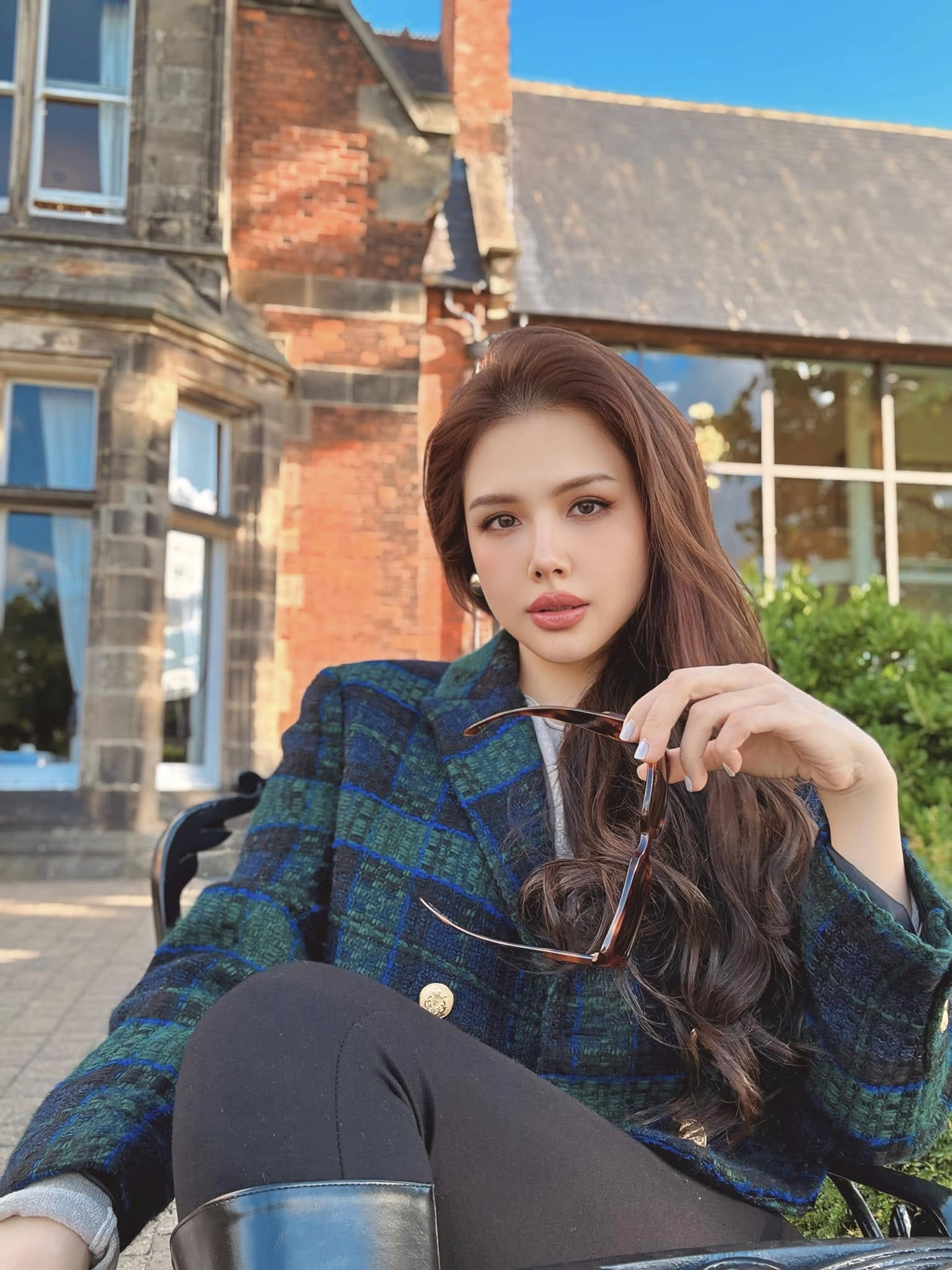Nhan sắc của "phu nhân tập đoàn nghìn tỷ" rời showbiz Việt sau khi sinh 2 con cho chồng đại giấu mặt - Ảnh 1. Nhan sắc của "phu nhân tập đoàn nghìn tỷ" rời showbiz Việt sau khi sinh 2 con cho chồng đại giấu mặt - Ảnh 1.