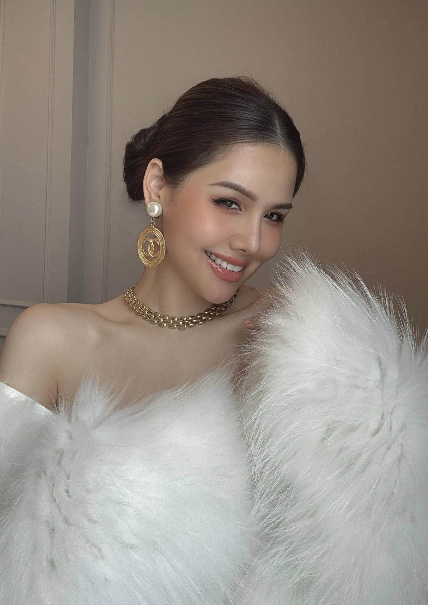 Nhan sắc của "phu nhân tập đoàn nghìn tỷ" rời showbiz Việt sau khi sinh 2 con cho chồng đại giấu mặt - Ảnh 10. Nhan sắc của "phu nhân tập đoàn nghìn tỷ" rời showbiz Việt sau khi sinh 2 con cho chồng đại giấu mặt - Ảnh 10.